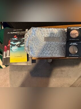 Small MAC Makeup Bag Two Eyeshadows New